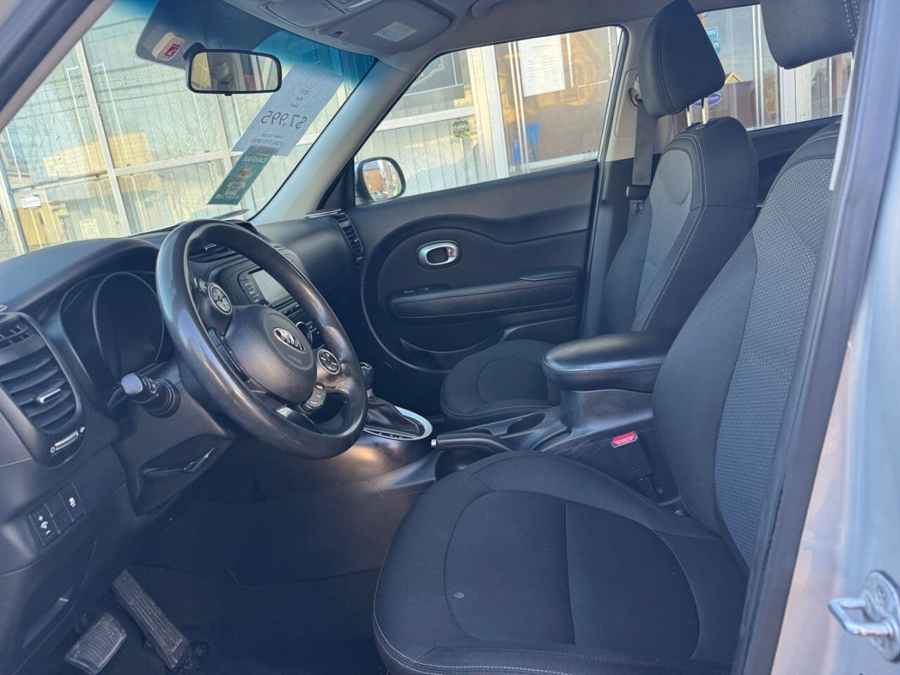 Used 2017 Kia Soul + image 12