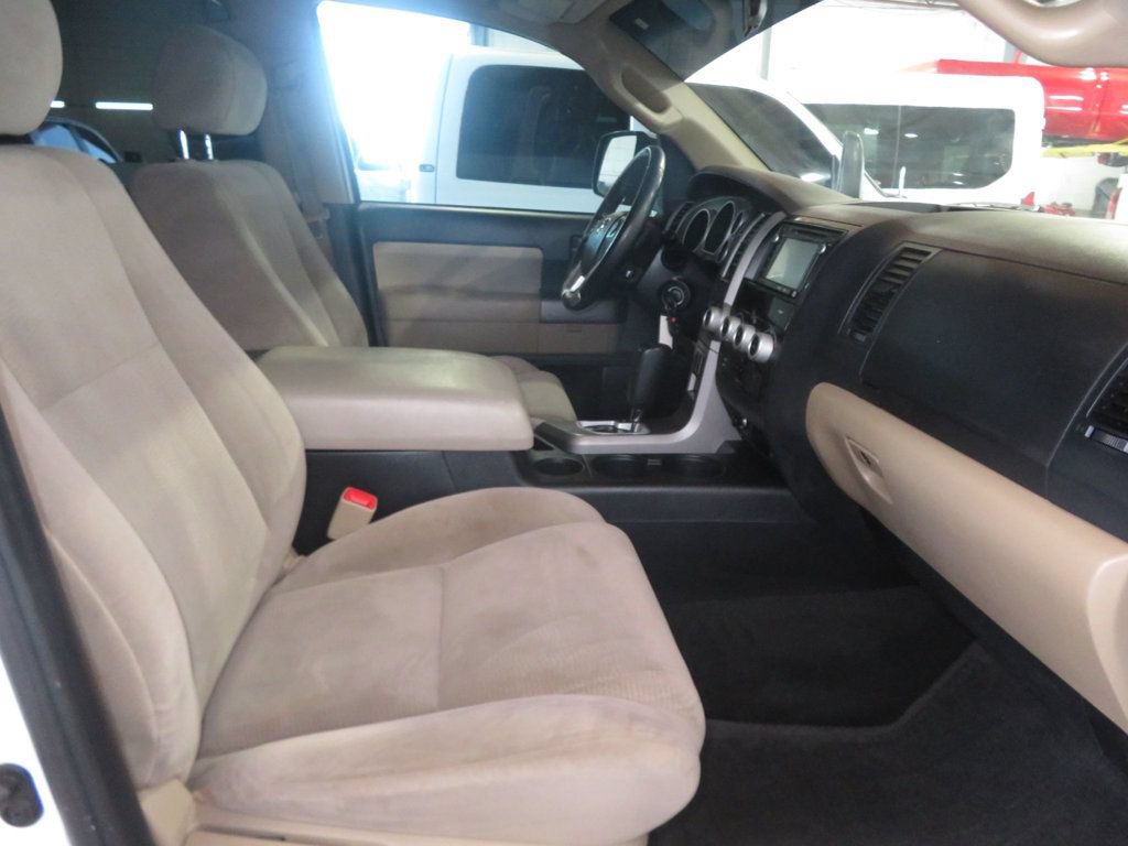 Used 2015 Toyota Sequoia SR5 AWD/4WD image 36