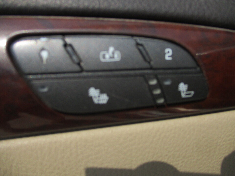 Used 2007 Buick Lucerne CXS w/ Driver Confidence Package FWD image 28