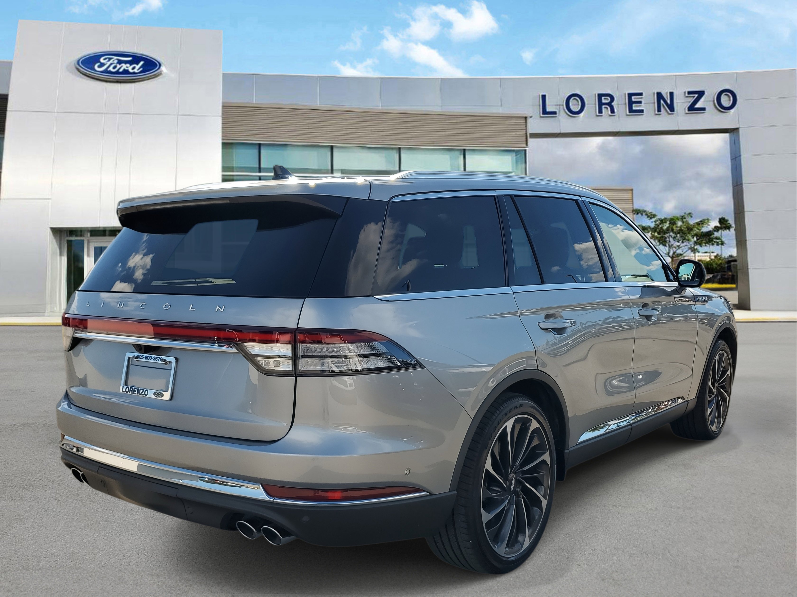 Used 2023 Lincoln Aviator Reserve w/ Equipment Group 201A image 5