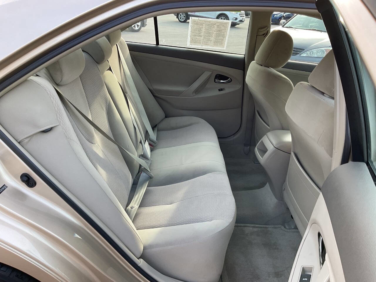 Used 2010 Toyota Camry LE image 27