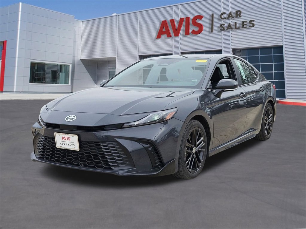Used 2025 Toyota Camry SE image 1