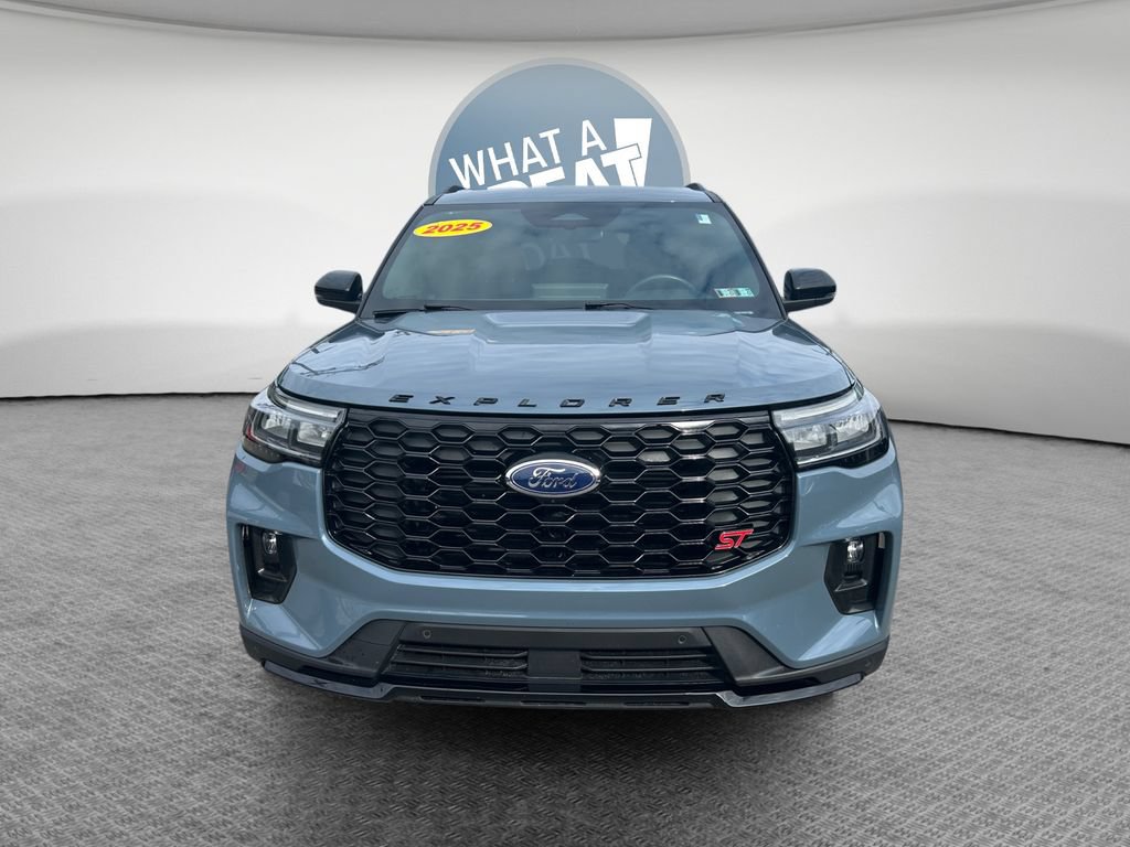 Used 2025 Ford Explorer ST AWD/4WD image 9
