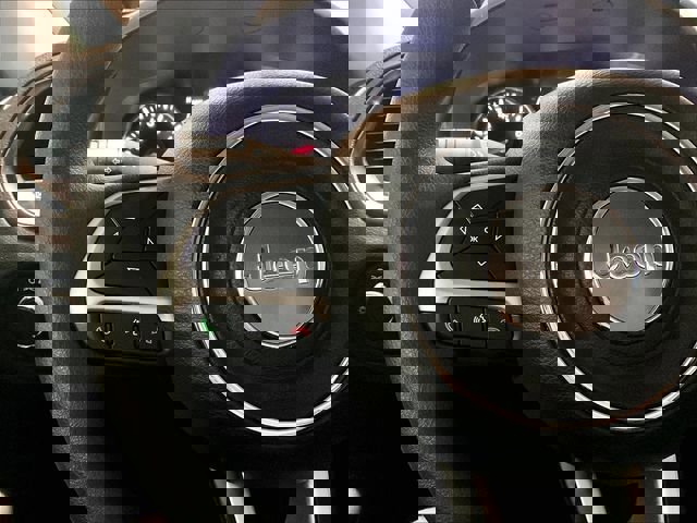 Used 2023 Jeep Renegade Latitude image 23