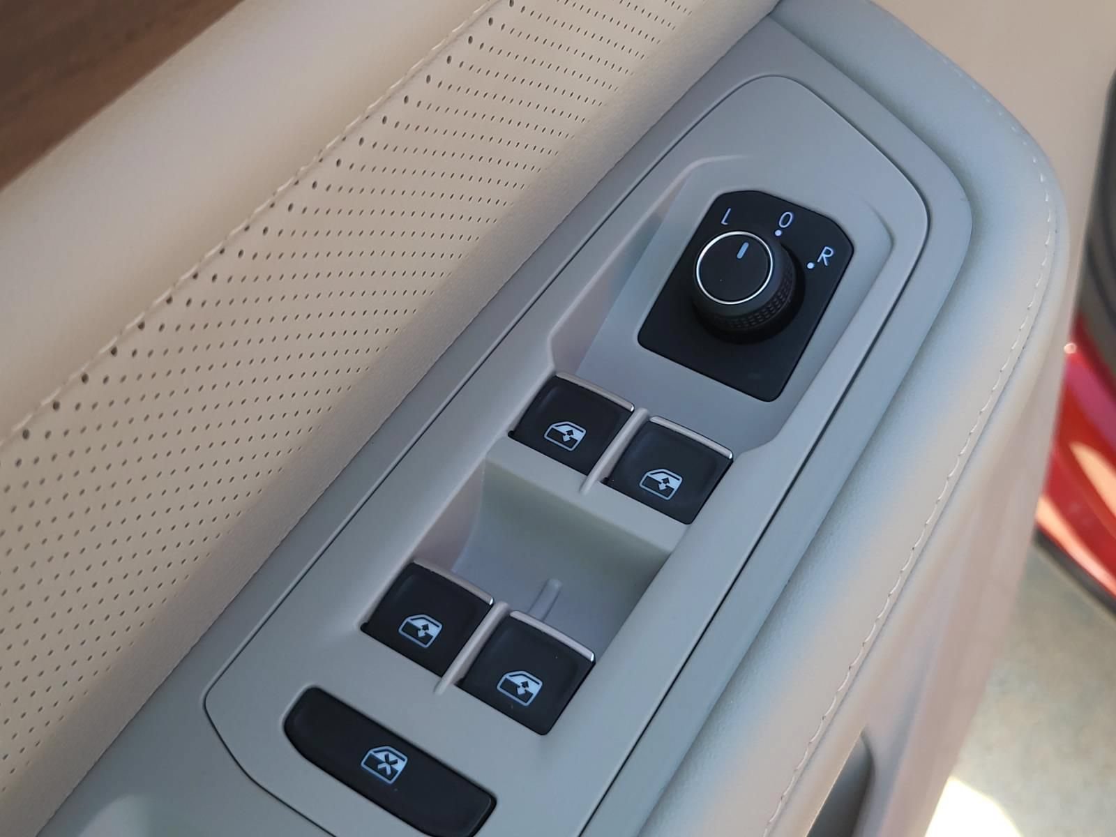Used 2024 Volkswagen Atlas SE FWD image 21