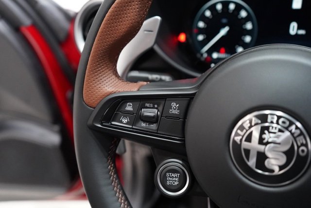 New 2025 Alfa Romeo Giulia Intensa w/ Driving Assist Package image 21