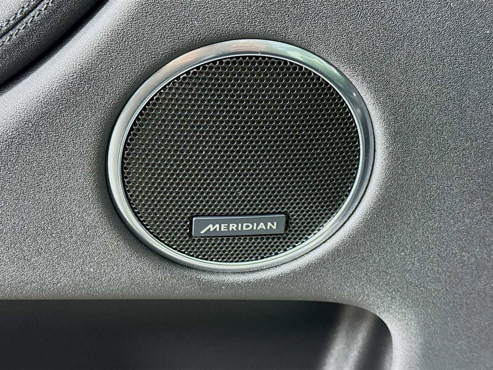 Used 2025 Land Rover Discovery Sport S image 19