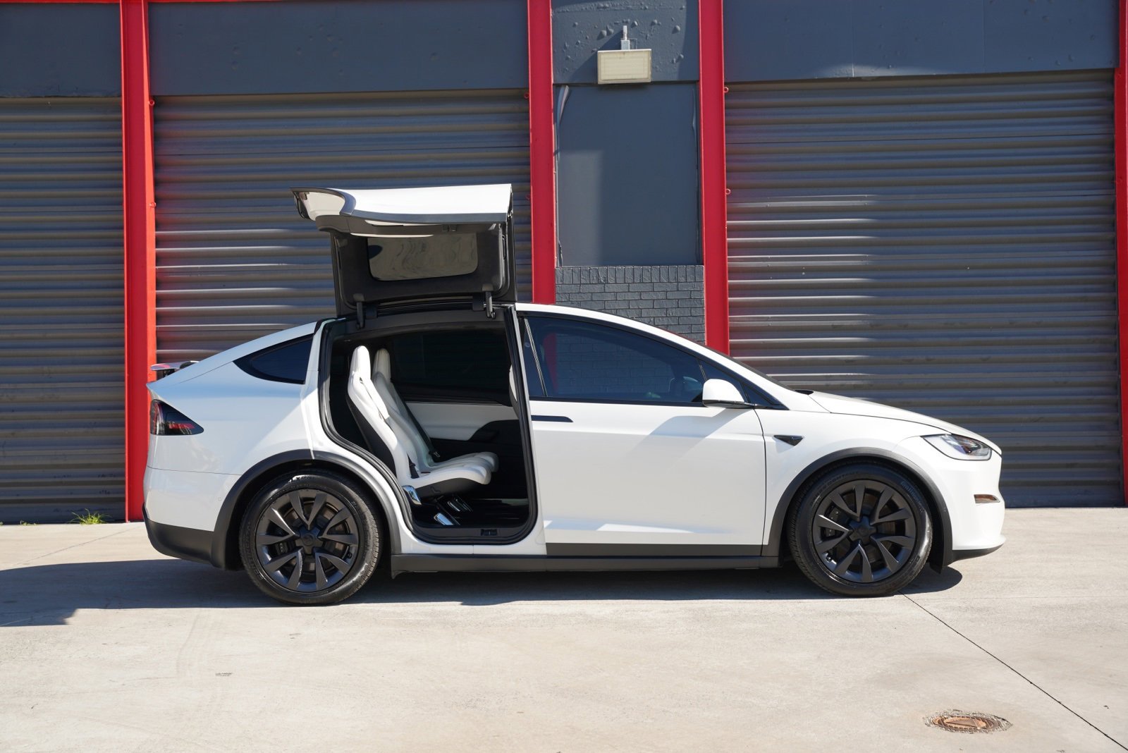 Used 2022 Tesla Model X Plaid image 8