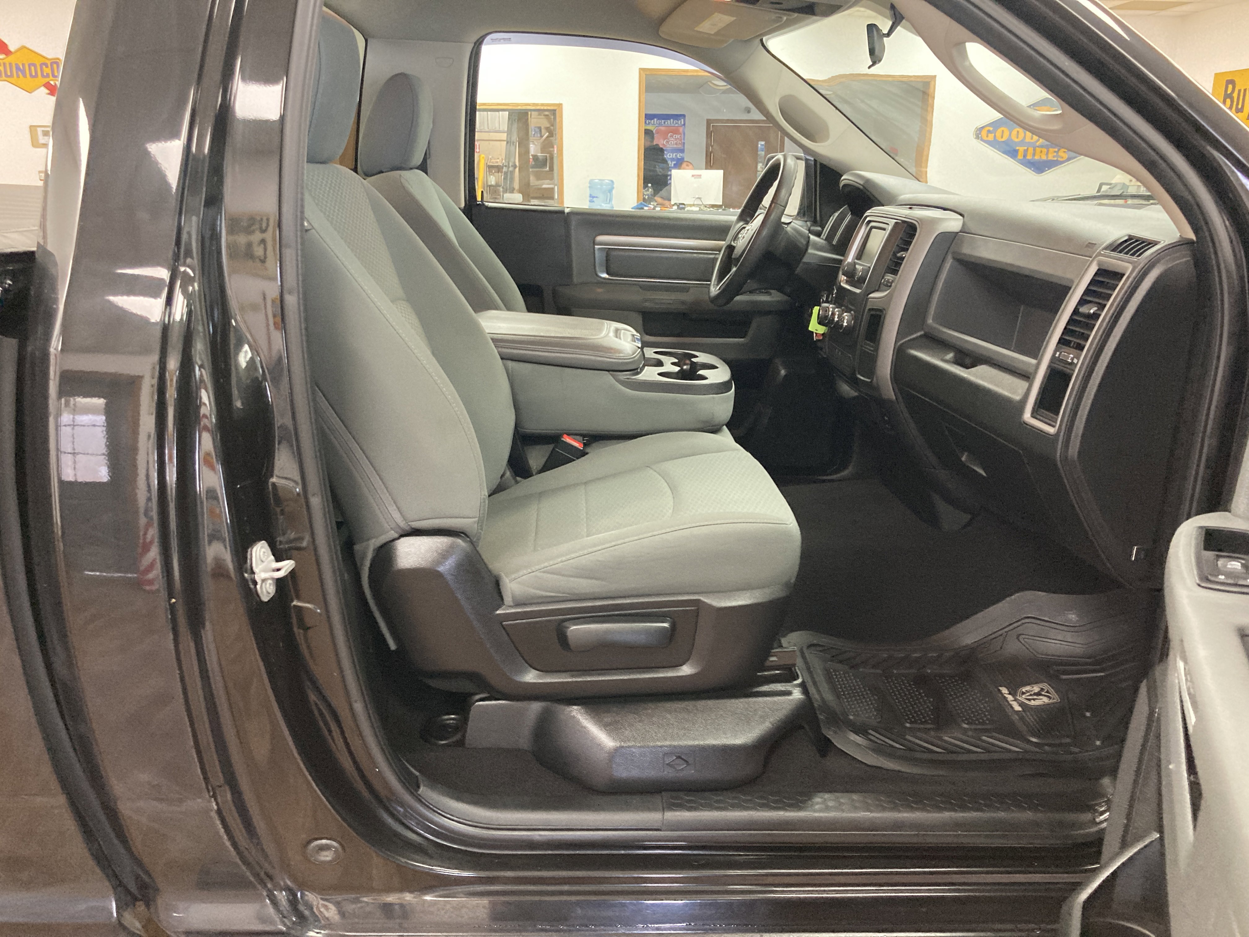 Used 2017 RAM 1500 Express w/ Black Ram 1500 Express Group AWD/4WD image 17