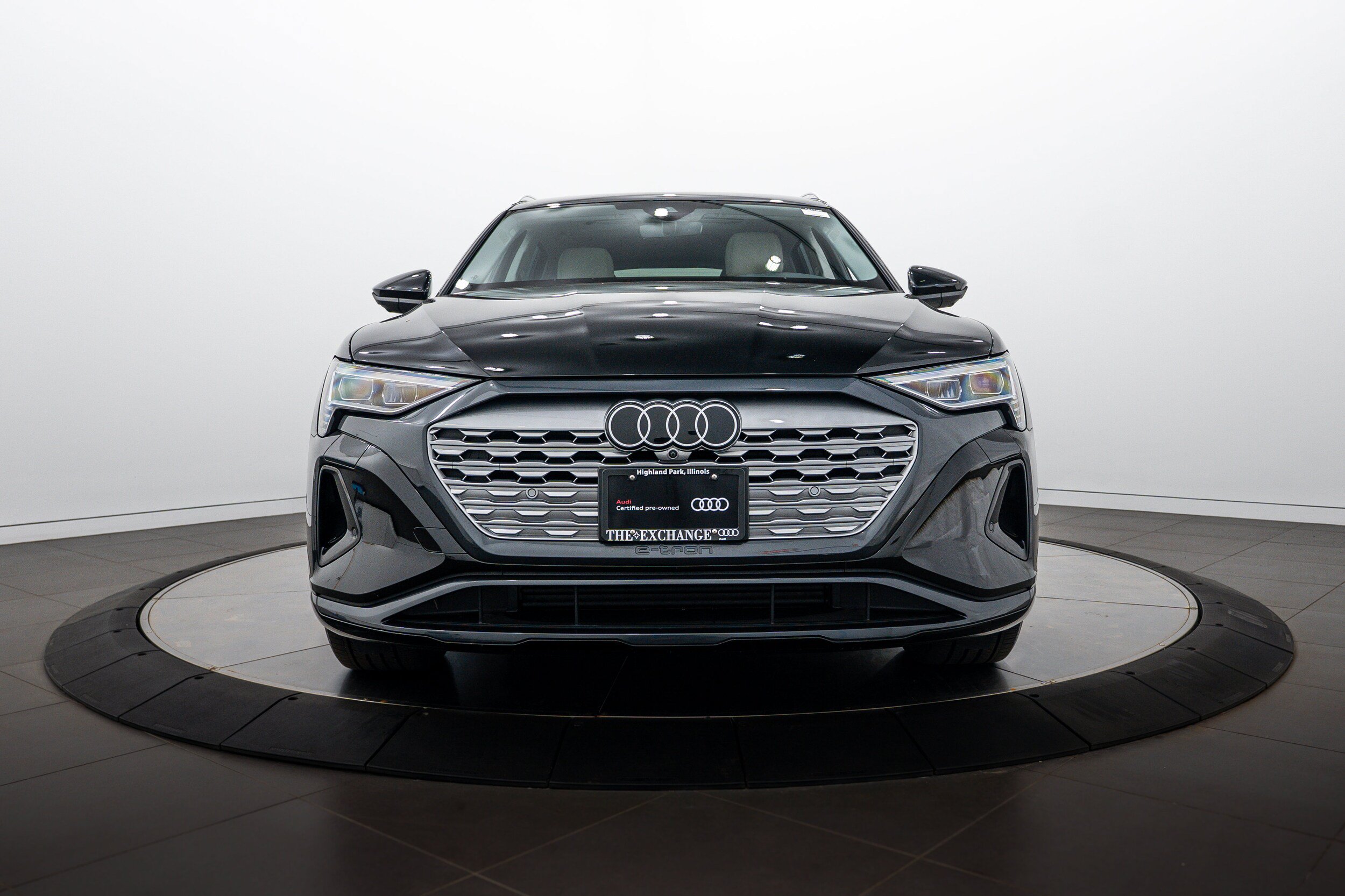 Certified 2024 Audi Q8 e-tron Premium Plus w/ Premium Plus Package AWD/4WD image 24