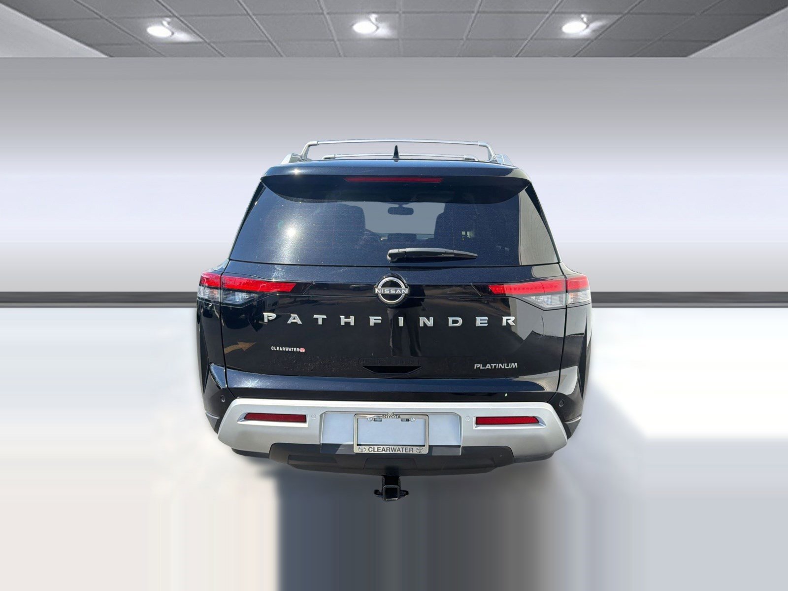 Used 2022 Nissan Pathfinder Platinum w/ Cargo Package FWD image 10
