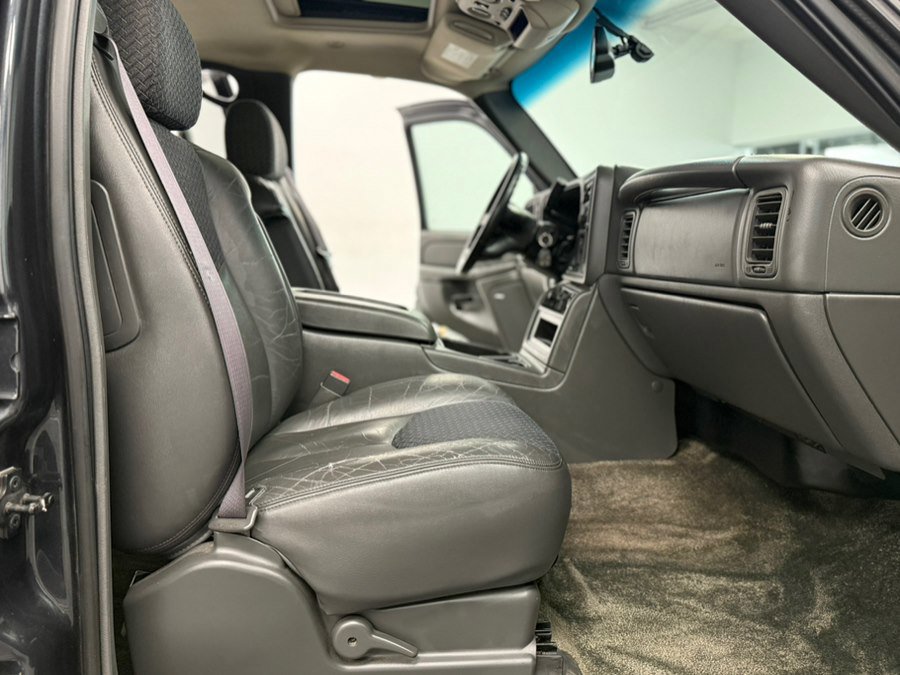 Used 2003 Chevrolet Avalanche 4x4 w/ Suspension Package, Off-Road image 53