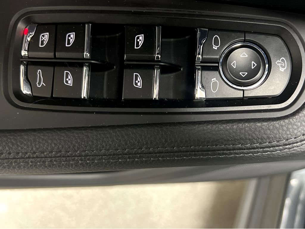 Used 2023 Porsche Macan image 40