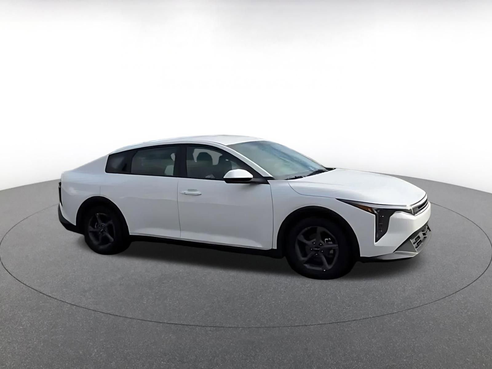 Used 2025 Kia K4 LXS image 2