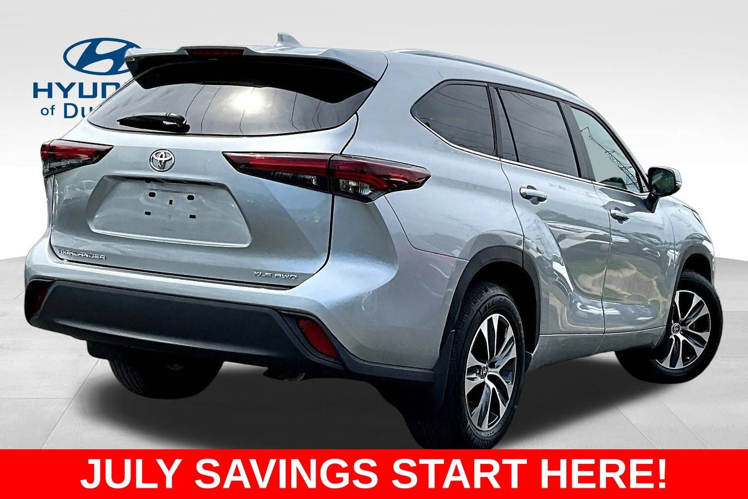 Used 2024 Toyota Highlander XLE AWD/4WD image 8
