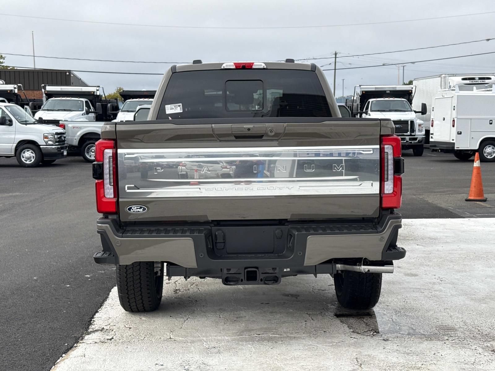 New 2027 Ford F250 Platinum w/ Platinum Plus Package AWD/4WD image 4
