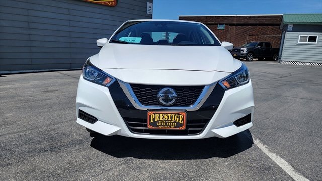 Used 2022 Nissan Versa SV w/ Trunk Package FWD image 3