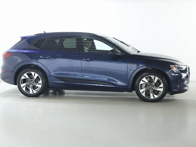 Used 2022 Audi e-tron Premium AWD/4WD image 12
