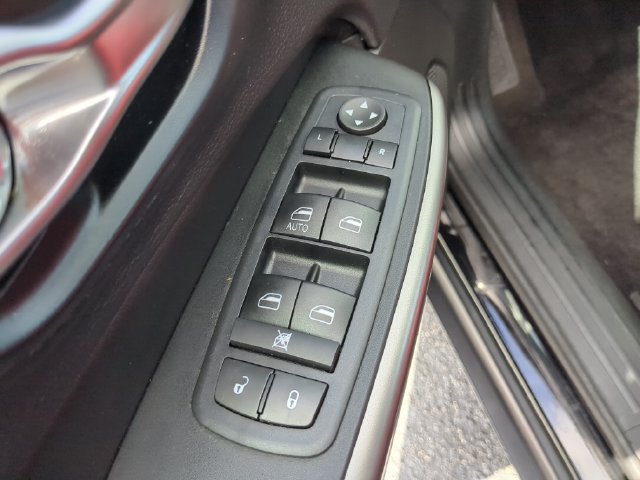 Used 2019 Jeep Cherokee Latitude w/ Popular Appearance Group FWD image 19