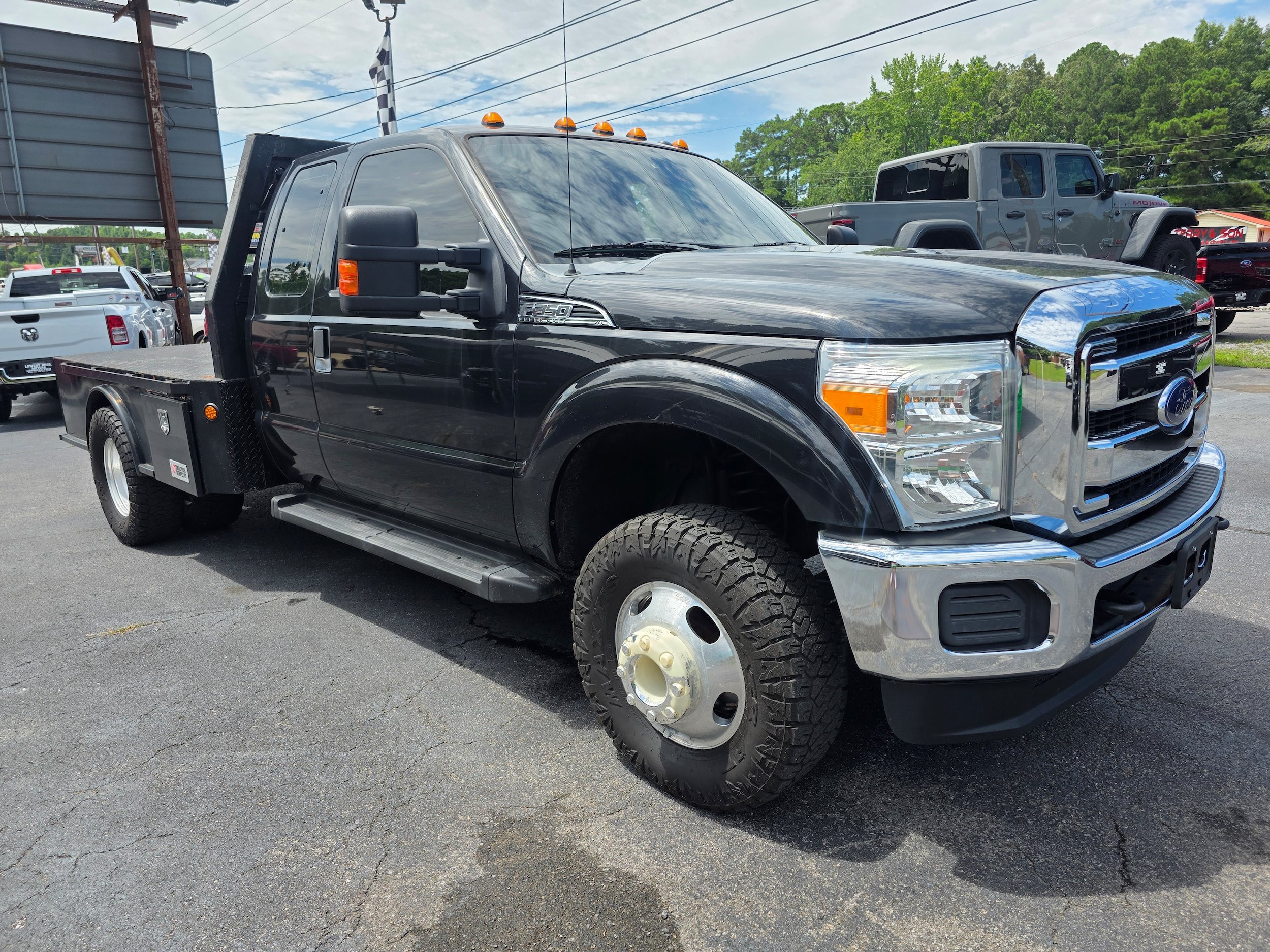 Used 2015 Ford F350 XLT w/ XLT Interior Package AWD/4WD image 3