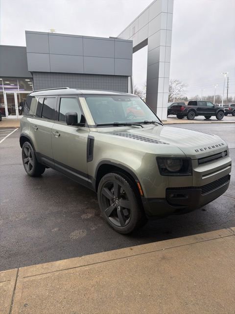 Used 2025 Land Rover Defender 110 X-Dynamic SE image 1