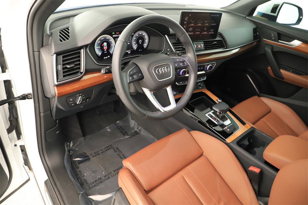 Used 2024 Audi Q5 e Premium w/ Convenience Package image 15