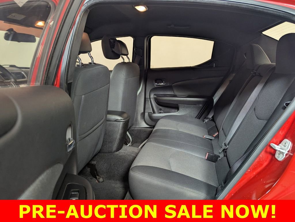 Used 2013 Dodge Avenger SE image 20