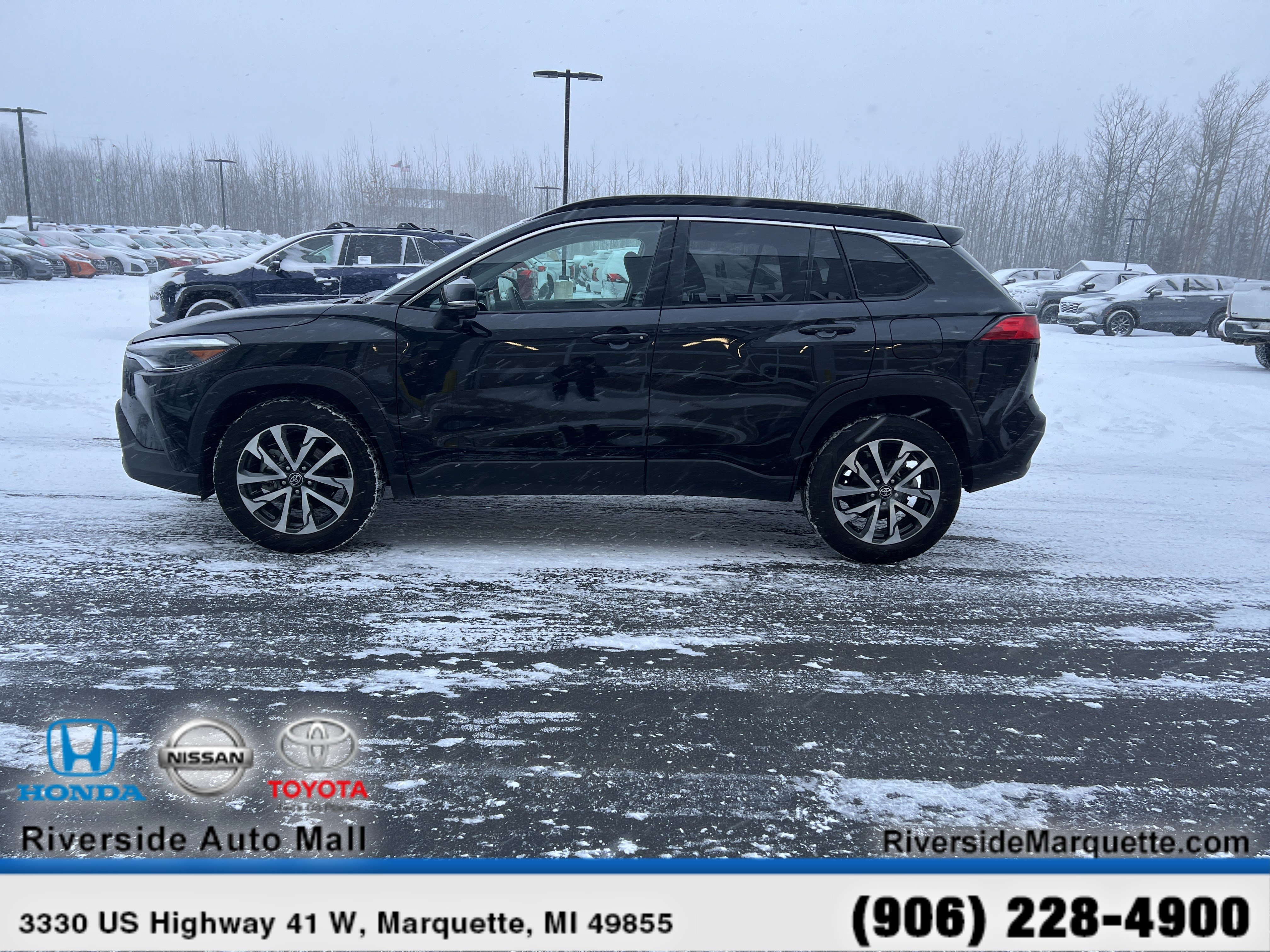 Used 2022 Toyota Corolla Cross XLE image 4