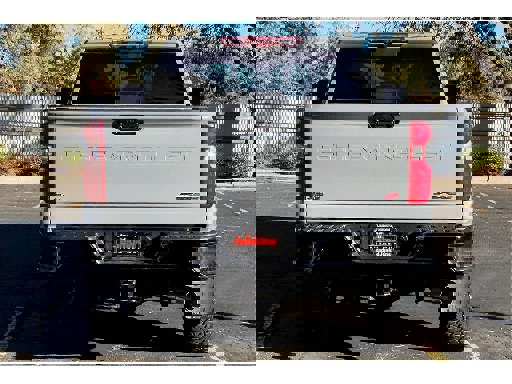 Used 2024 Chevrolet Silverado 2500 ZR2 w/ Technology Package image 4