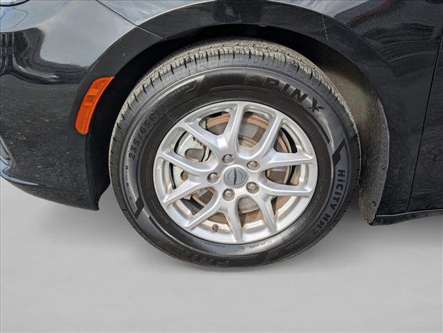 Used 2024 Chrysler Pacifica Touring-L image 24