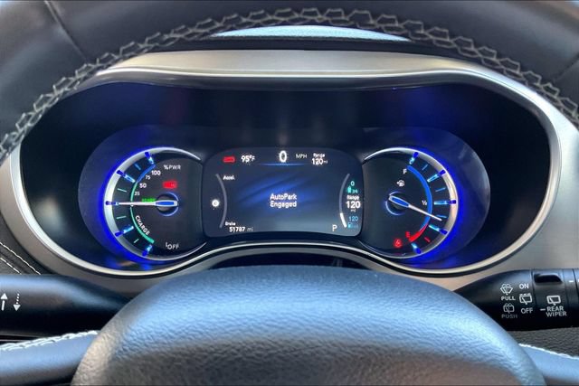 Used 2023 Chrysler Pacifica Limited w/ Uconnect Theater Family Group FWD image 20