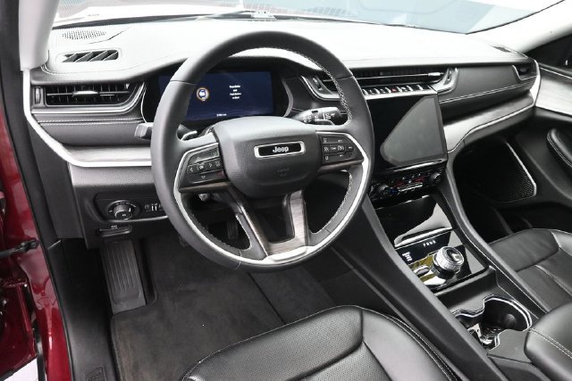 Used 2023 Jeep Grand Cherokee L Limited w/ Luxury Tech Group II AWD/4WD image 25