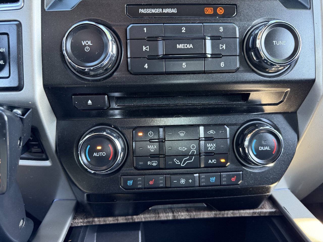 Used 2018 Ford F350 Lariat w/ Lariat Ultimate Package AWD/4WD image 30