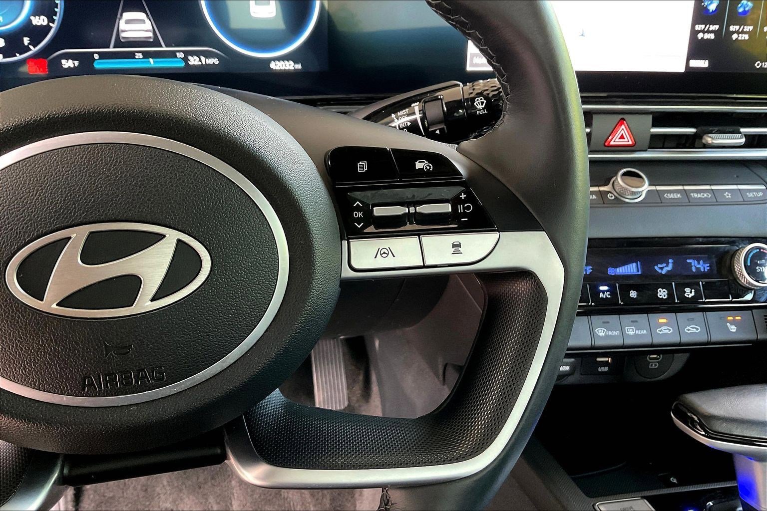 Used 2024 Hyundai Elantra SEL w/ Convenience Package FWD image 12