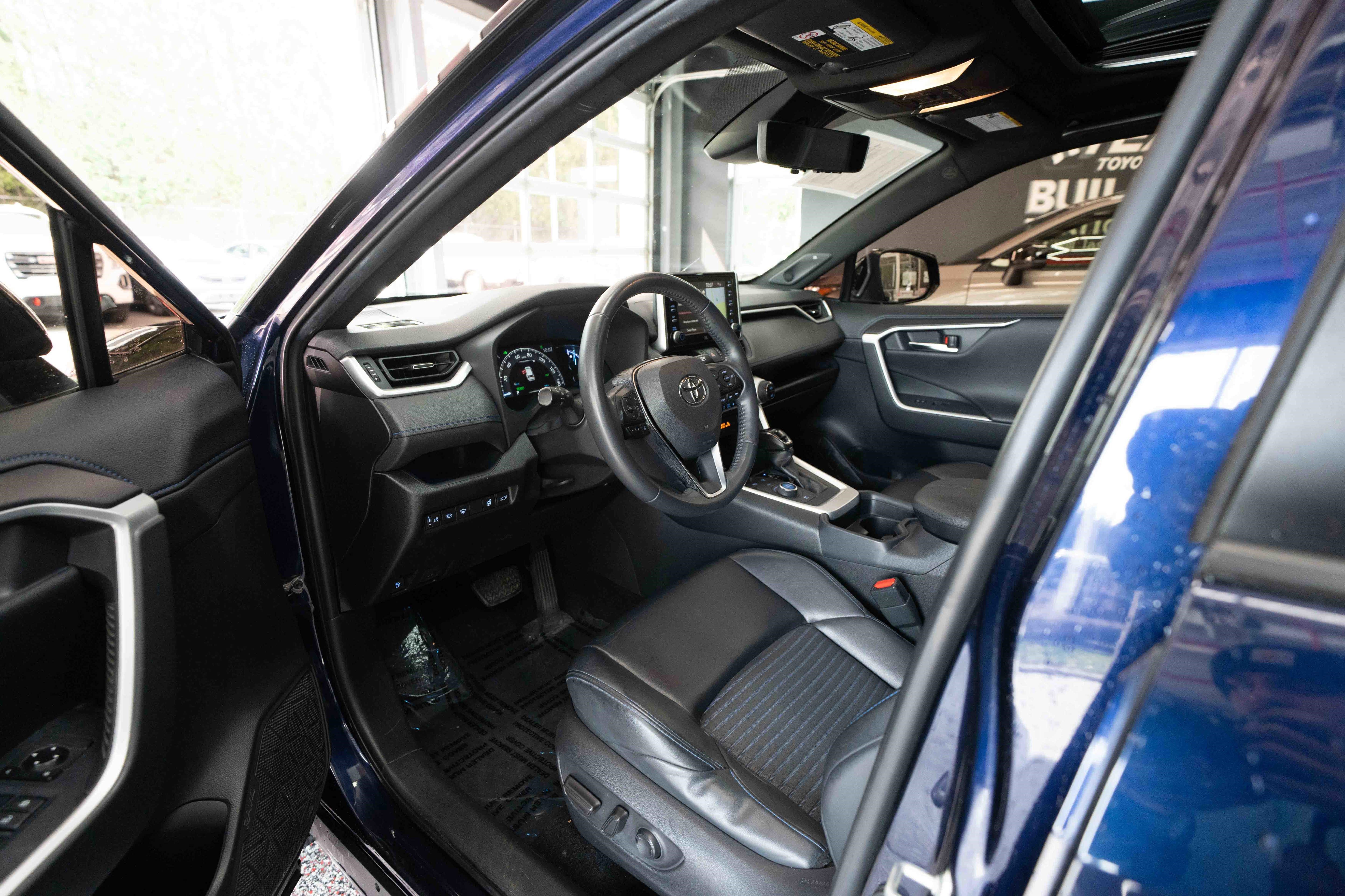 Used 2020 Toyota RAV4 XSE AWD/4WD image 8