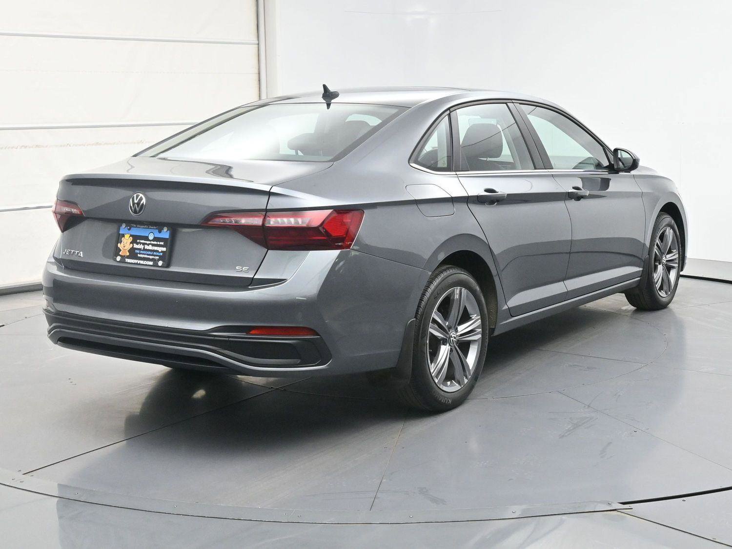 Used 2022 Volkswagen Jetta SE w/ Panoramic Sunroof Package FWD image 21