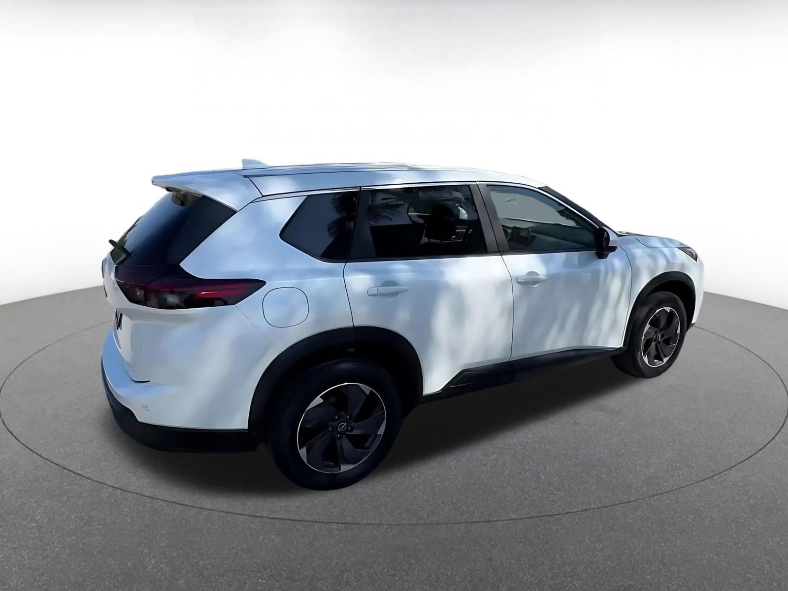 Used 2025 Nissan Rogue SV FWD image 14