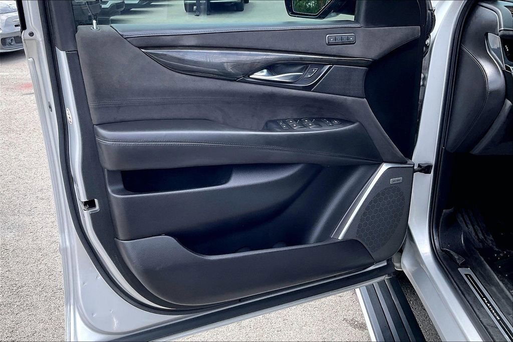 Used 2019 Cadillac Escalade ESV Platinum AWD/4WD image 25