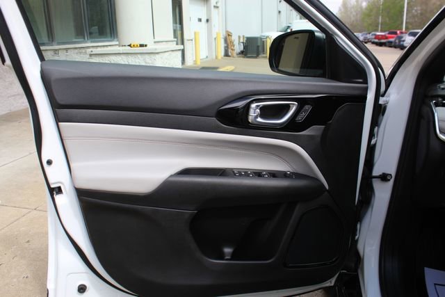 Used 2024 Jeep Compass Limited w/ Elite Group image 8