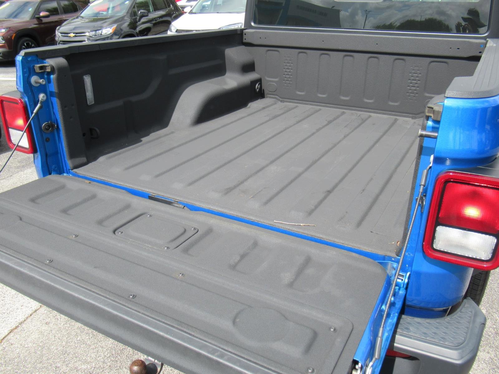 Used 2024 Jeep Gladiator Sport AWD/4WD image 29