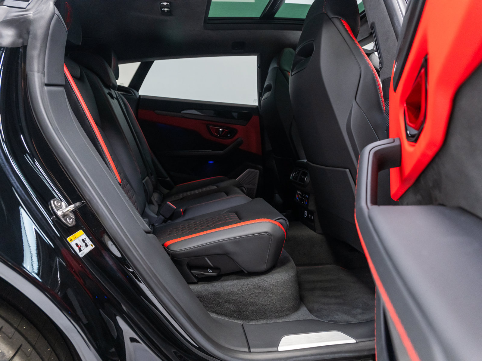 Used 2025 Lamborghini Urus SE AWD/4WD image 68
