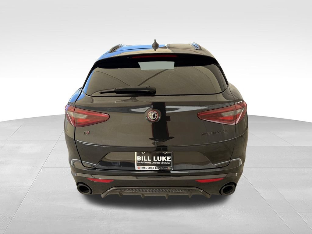 Used 2023 Alfa Romeo Stelvio Veloce AWD/4WD image 10