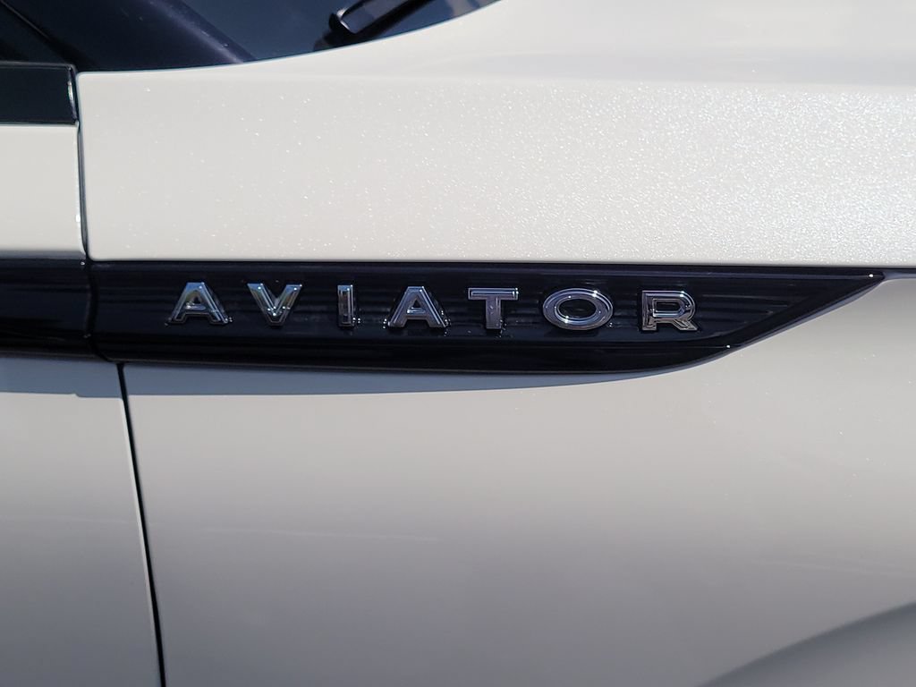 Used 2025 Lincoln Aviator Reserve w/ Jet Appearance Package RWD image 6