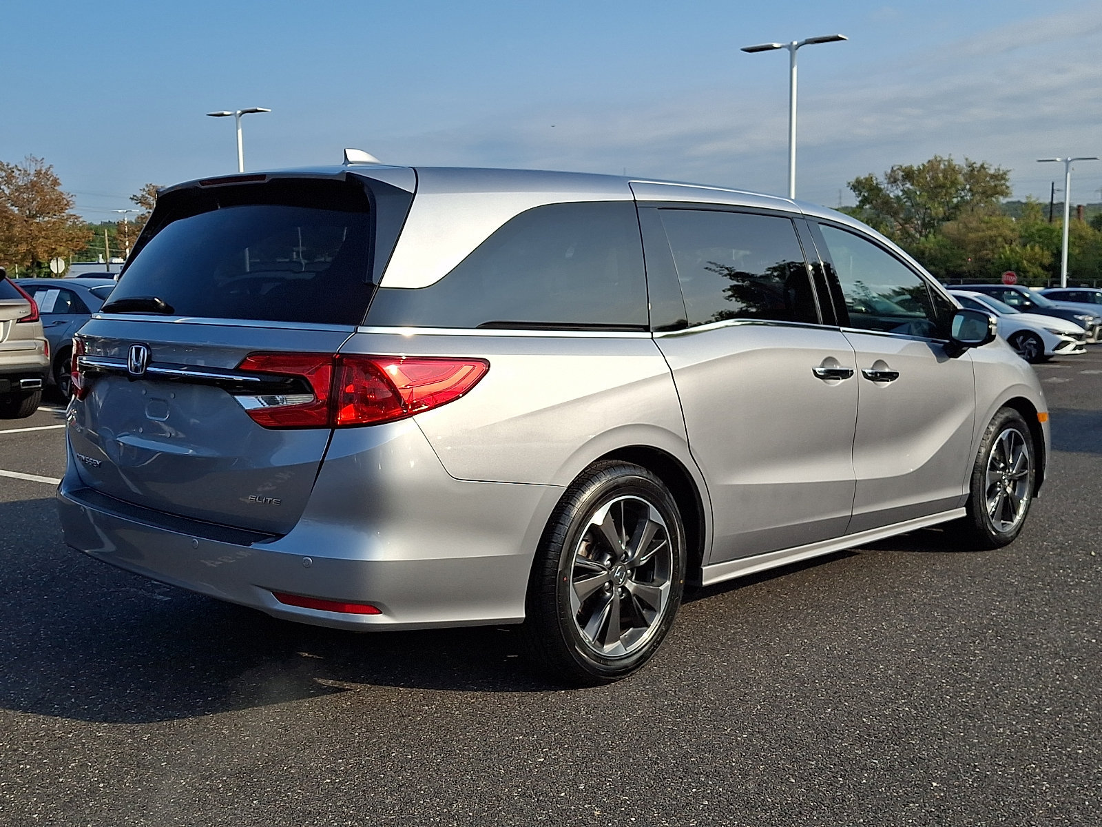 Used 2023 Honda Odyssey Elite image 6