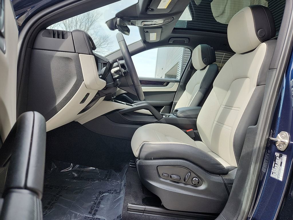 Certified 2025 Porsche Cayenne Coupe image 5