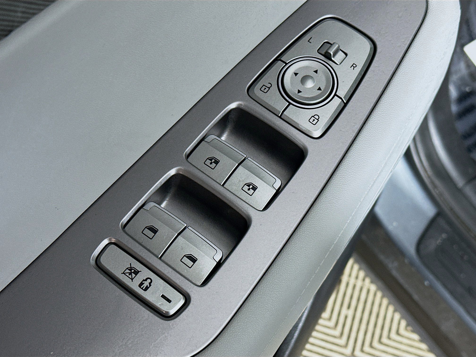 Used 2023 Hyundai Palisade SE w/ Cargo Package image 17