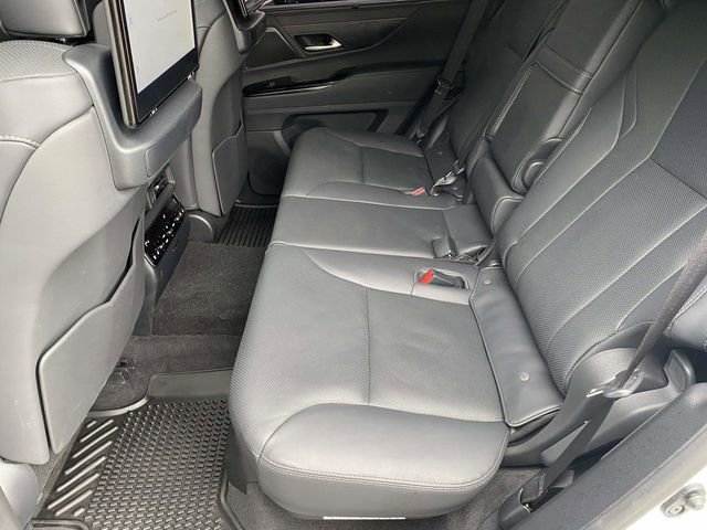 Used 2025 Lexus LX 700h Luxury image 18