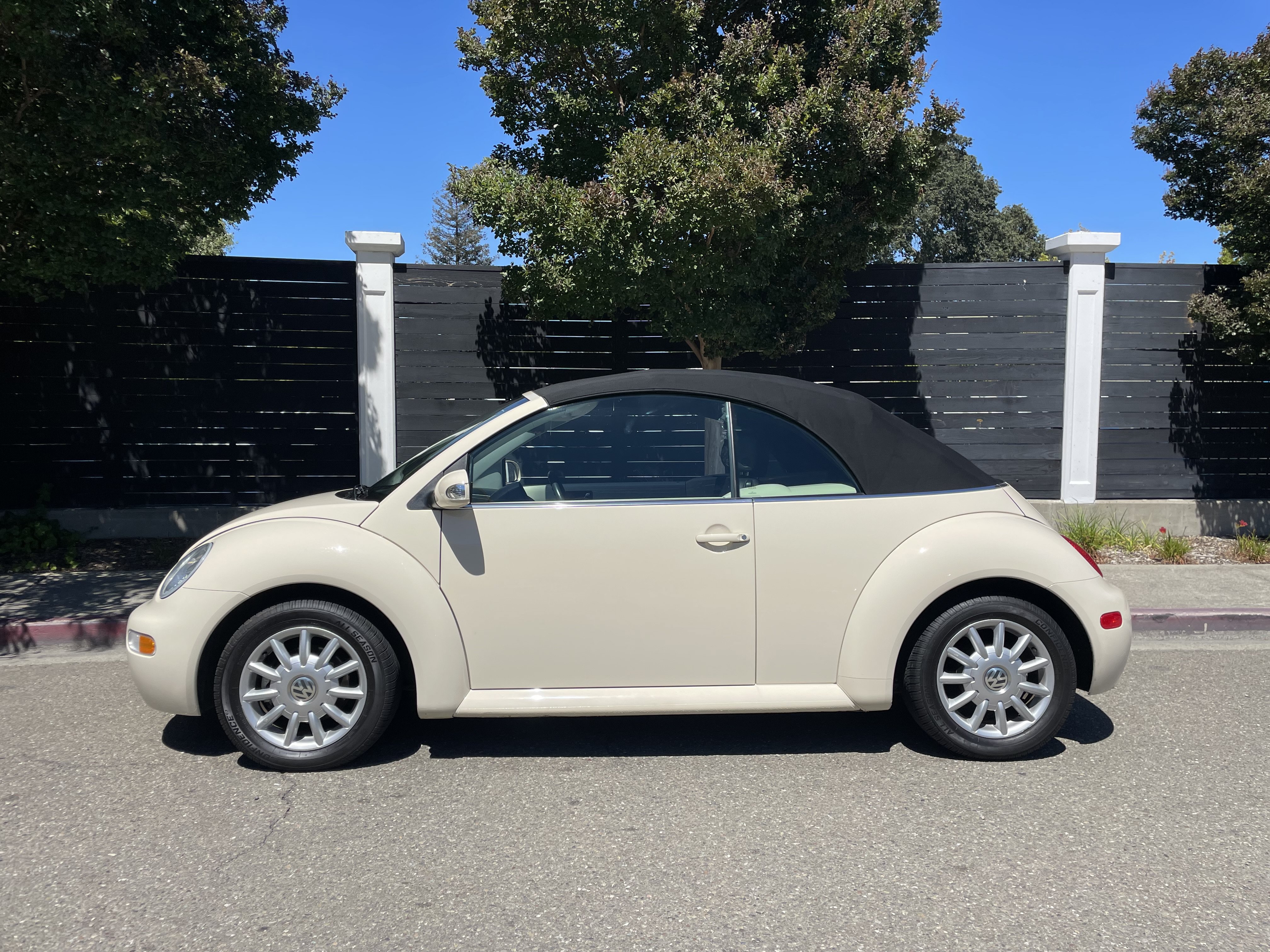 Used 2005 Volkswagen Beetle GLS FWD image 1