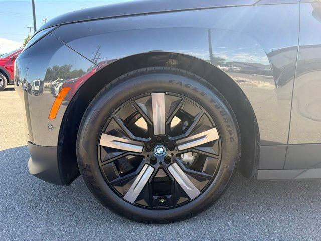 Used 2023 BMW iX xDrive50 w/ Premium Package AWD/4WD image 4