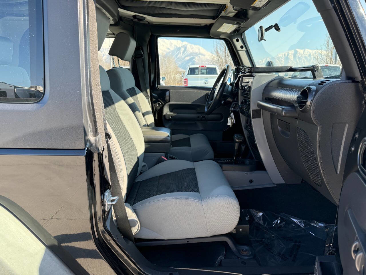 Used 2010 Jeep Wrangler Rubicon w/ PWR Convenience Group image 26